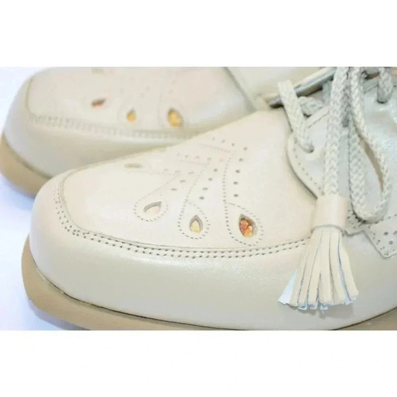 P. W. Minor Orthopedic Beige Lace Up Comfort Shoe - Picture 4 of 11